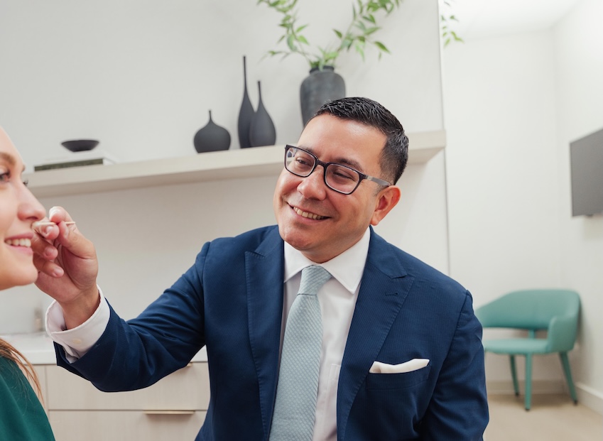 Dr. Mathew Moreno consulting with a patient at Body by Ravi, Houston