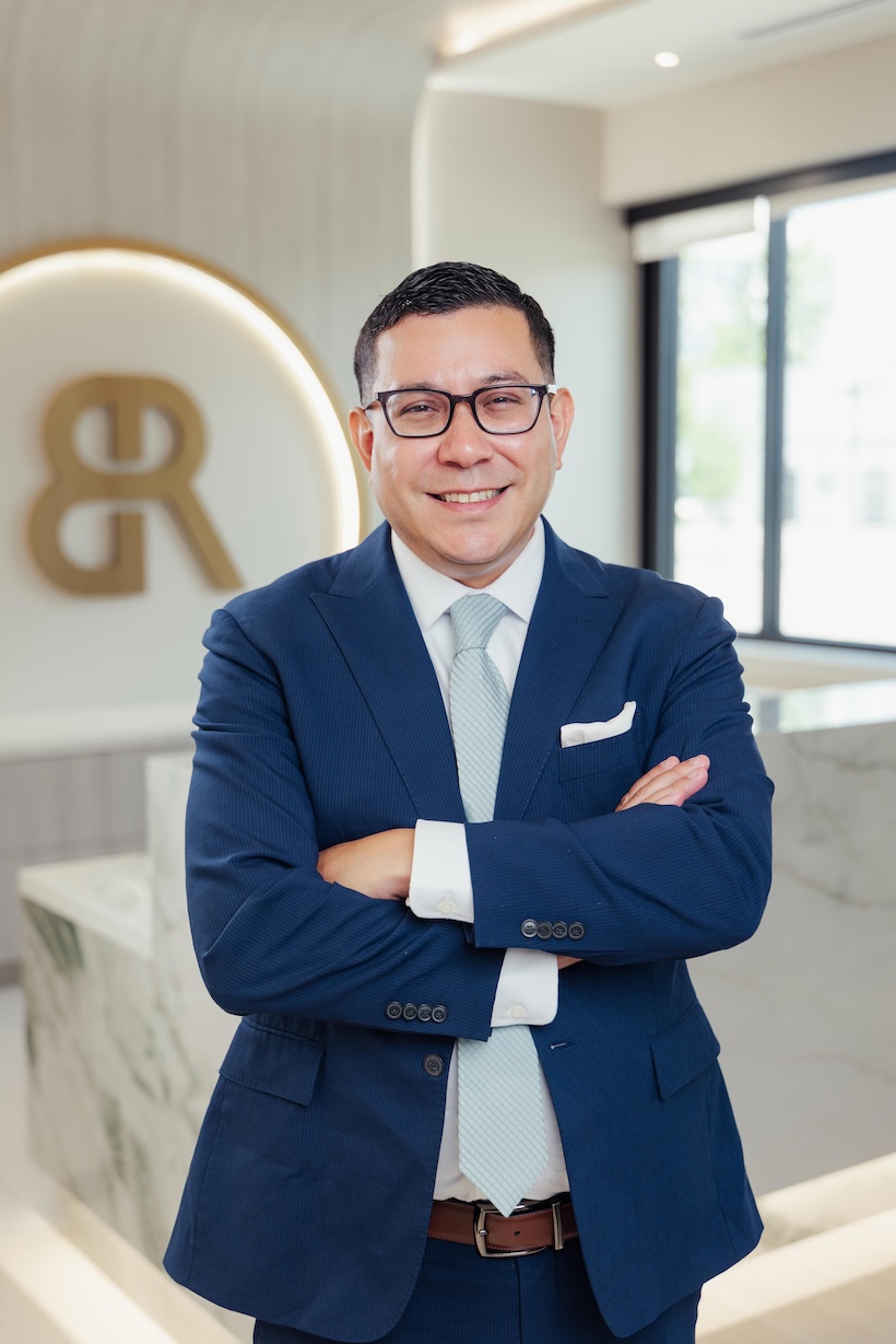 Dr. Mathew Moreno, fellowship-trained plastic surgeon in Houston, TX